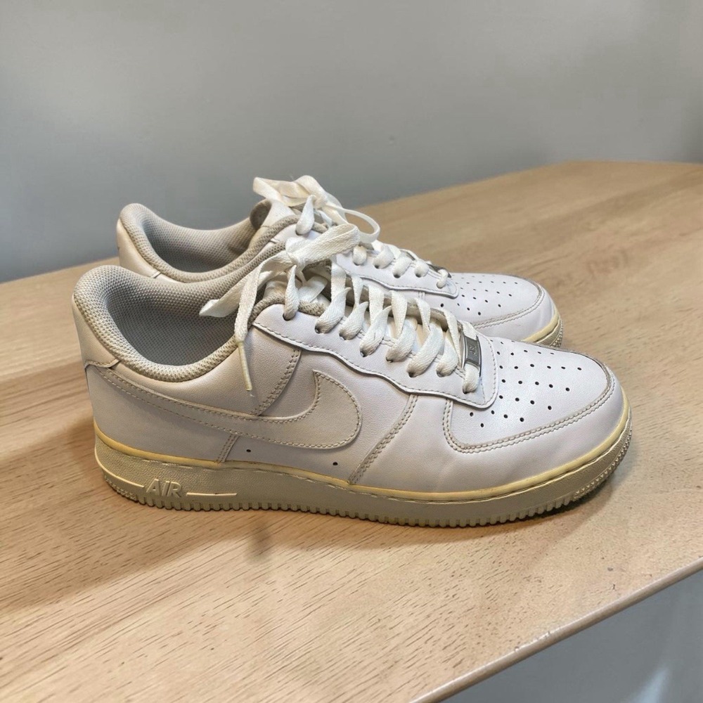 Nike Air Force 1 Leather Athletic Shoes Men 8.5 EU 42 White Leather Low Top